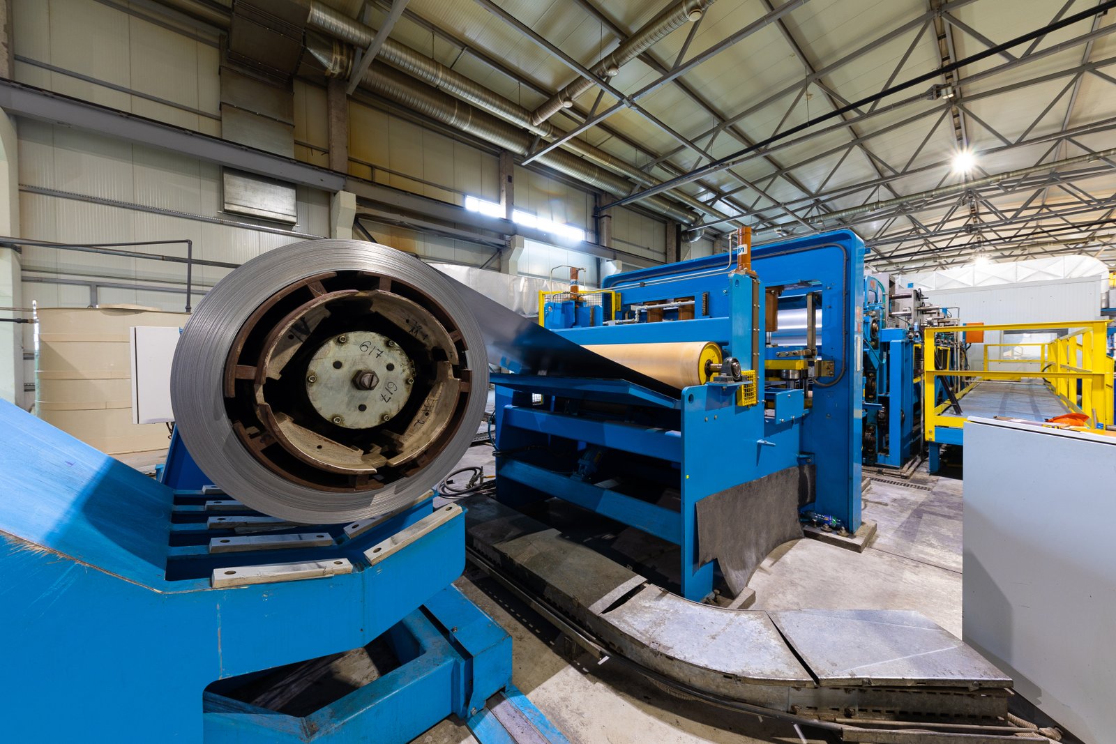 Fully integrated coil processing unit with operator panel, demonstrating AKS’s advanced automation system.
