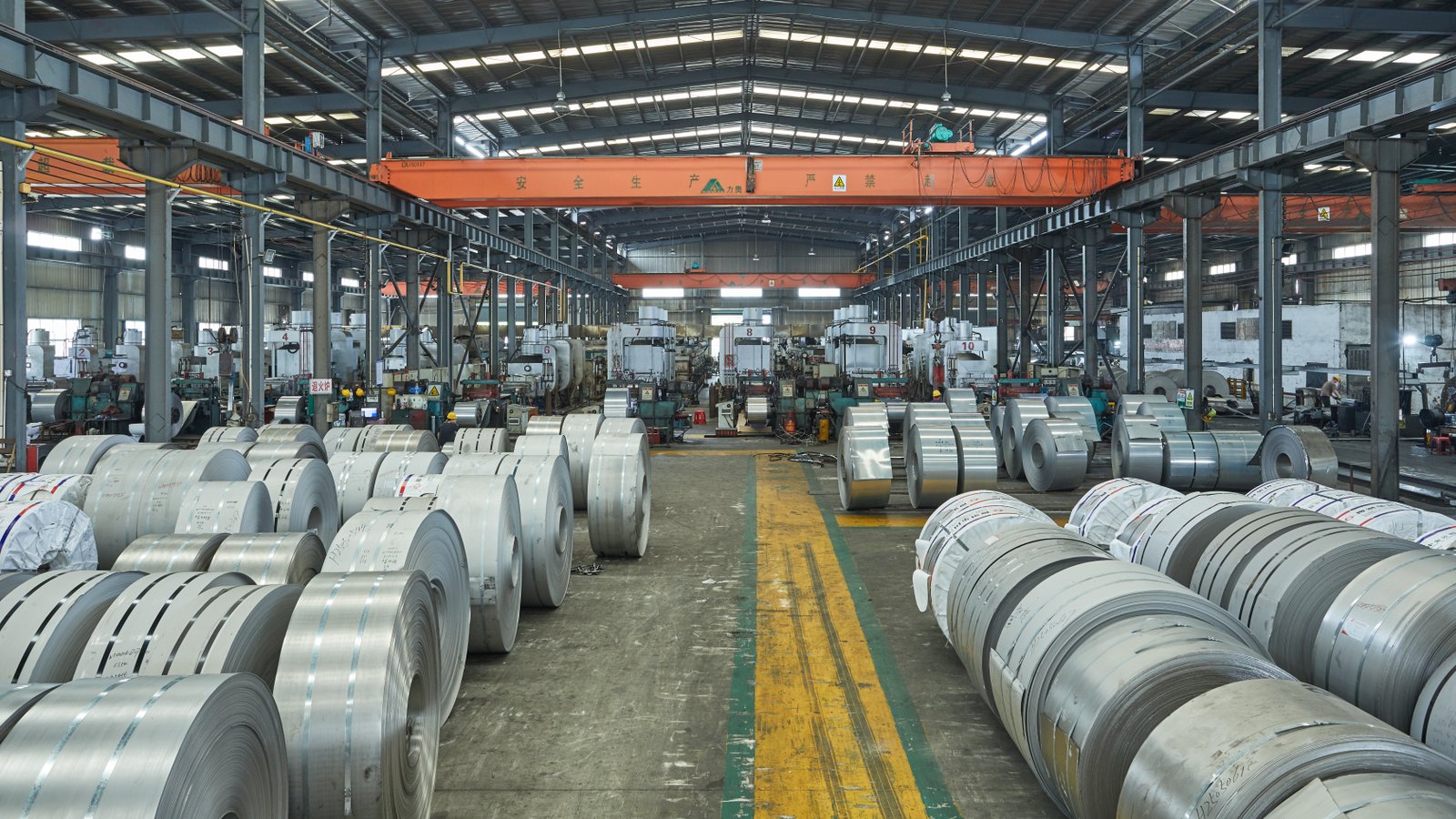 Stainless steel coil lifting system used before heat treatment process