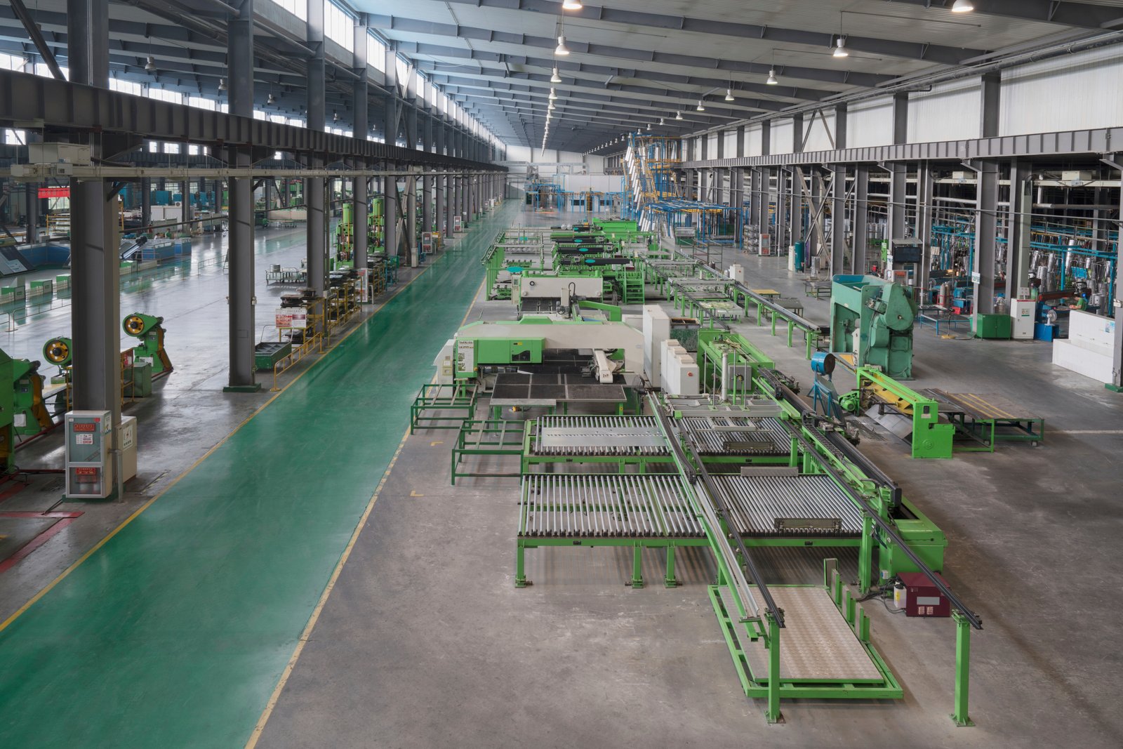 Full-scale AKS production line with rolling mills and control stations, showcasing integrated stainless steel processing.