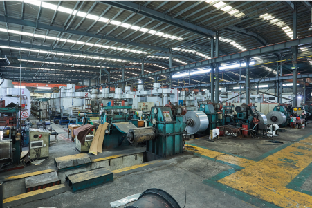 Symmetrical layout of rolling machines and furnace units under overhead crane system in AKS’s stainless coil plant.